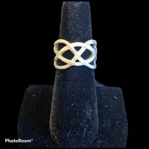🛍️Sterling silver crisscross ring